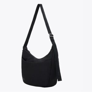 The Carryall Crossbody 
in Black